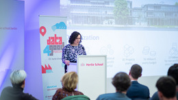 Person auf dem Podium