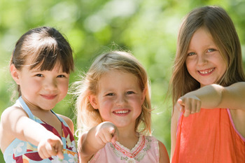 drei kleine Mädchen