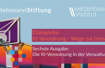 Basketballfeld im Hintergrund zu sehen. Und im Vordergrund ist der der Titel der Veranstaltung. 