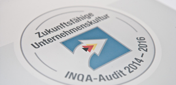 Schild_INQA-Audit.jpg(© Thomas Kunsch)