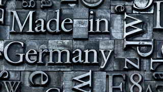 Aus Bleilettern ist das Wort "Made in Germany" gesetzt