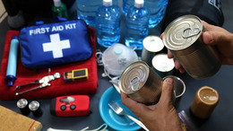 Katastrophenmanagement umfasst die Erstellung eines Katastrophen-Kits, das in einem Go-Bag enthalten sein kann