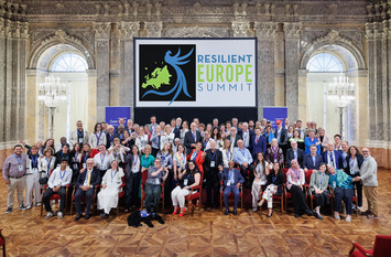 Gruppenbild der Teilnehmenden des Resilient Europe Summit.