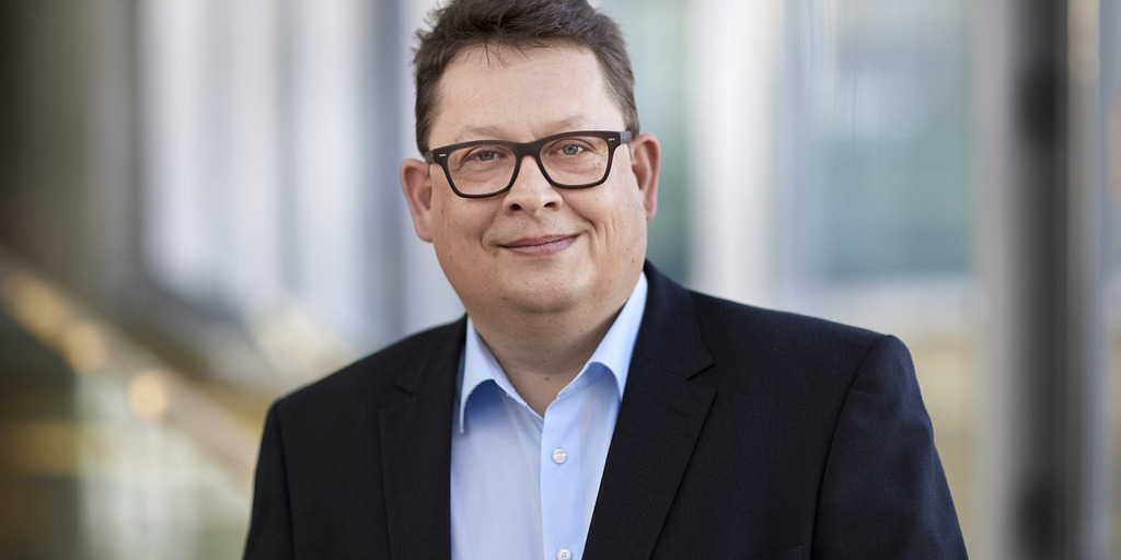 Der Patientenbeauftragte der Bundesregierung Stefan Schwartze hat die Schirmherrschaft für die Initiative InfoCure übernommen.