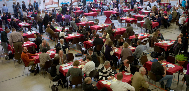 Buergerforum_Naila_4593.jpgTischgruppen mit diskutierenden MenschenTischgruppen mit diskutierenden Menschen