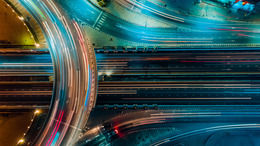 Schnellstraße von oben, Straßenverkehr als wichtige Infrastruktur