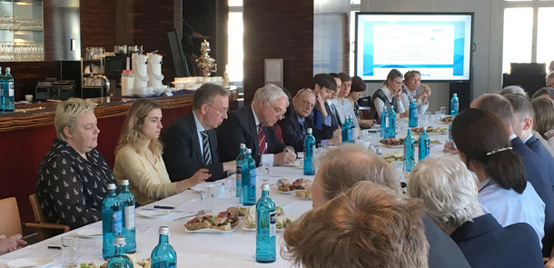 IMG_0054_Lunch_Expert_Debate_2019_ST-EZ.jpg(© Bertelsmann Stiftung)