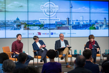 Foto vom Podium des Democracy RD Netzwerktreffens 2022