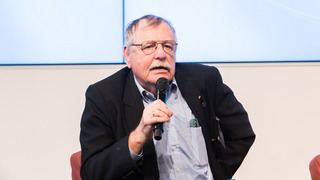 Ernst-Günther Carl, stv. Vorsitzender Bundesverband Prostatakrebs Selbsthilfe e.V. bei der Diskussion auf dem Podium.