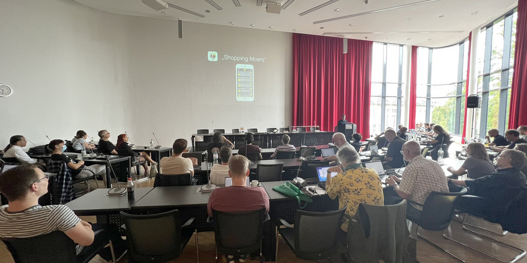 [Translate to English:] Teilnehmer während des Hackdays
