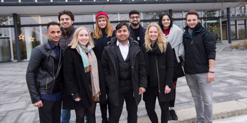 Gruppenfoto der Kids-Jury, die über fünf der sechs Preisträger von Alle Kids sind VIPs entschieden hat