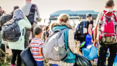Menschen auf der Flucht.(© Shutterstock / Fishman64)