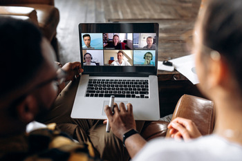 Team beim Online Meeting