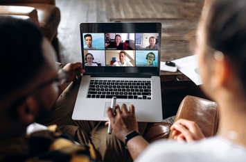 Team beim Online Meeting