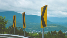 Pixabay road-sign-5402024(© Veronicatxoxo / Pixabay – Pixabay License, https://pixabay.com/de/service/license/)