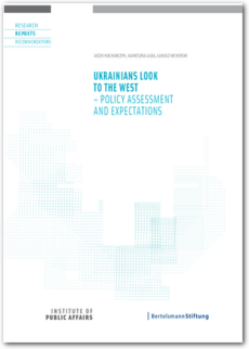 Cover Ukrainians look to the West