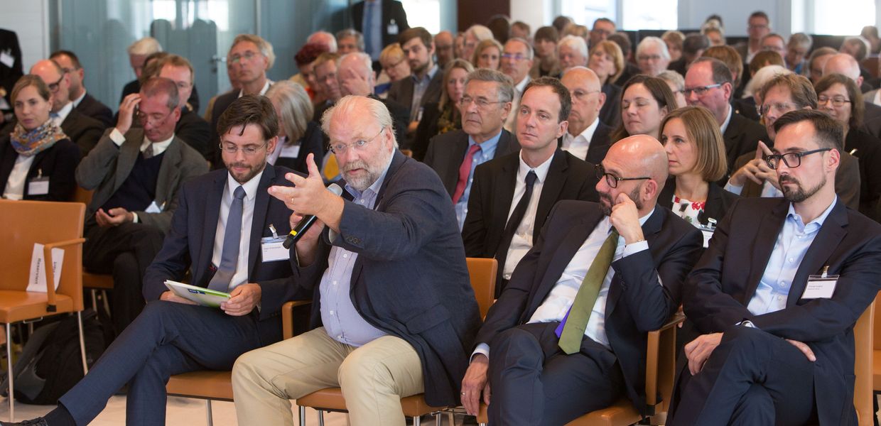 (© Sebastian Pfütze) Volles Haus bei der Abschlussveranstaltung des Gesundheitsmonitor