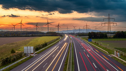 Autobahn im Abendlicht