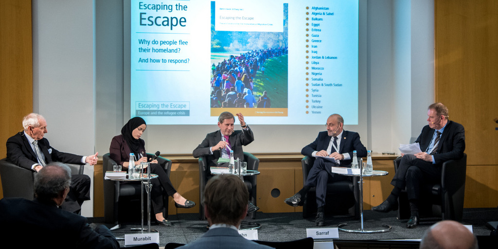 Podiumsdiskussion der Bertelsmann Stiftung auf der Münchner Sicherheitskonferenz. V.l.n.r.: William Swing, Generaldirektor der International Organization for Migration, Alaa Murabit, Gründerin der NGO „Stimme der libyschen Frauen“, Johannes Hahn, EU