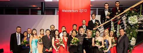 Großes Abschlussfoto mit allen Beteiligten nach dem Konzert © Jan Voth