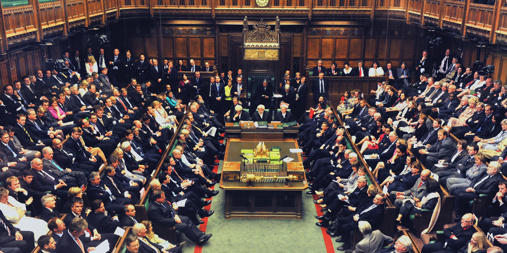Blick ins britische Parlament in London während einer Sitzung.