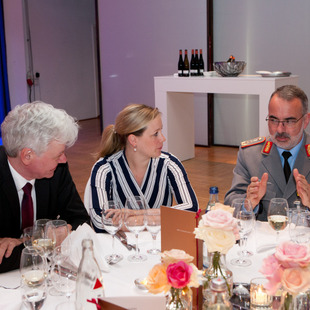 3 Personen