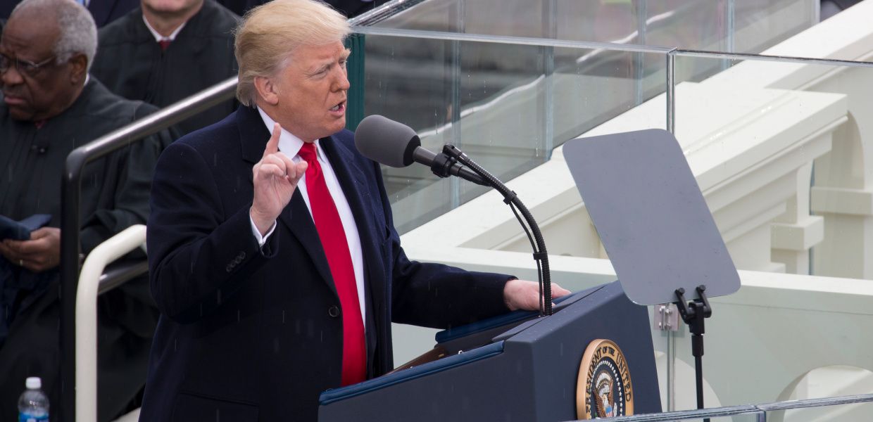 (© U.S. Marine Corps Lance Cpl. Cristian L. Ricardo / Wikimedia Commons - Public Domain) Donald Trump stands behind the lectern during his inaugural speech in front of the Capitol in Washington DC, raising his right index finger while speaking.