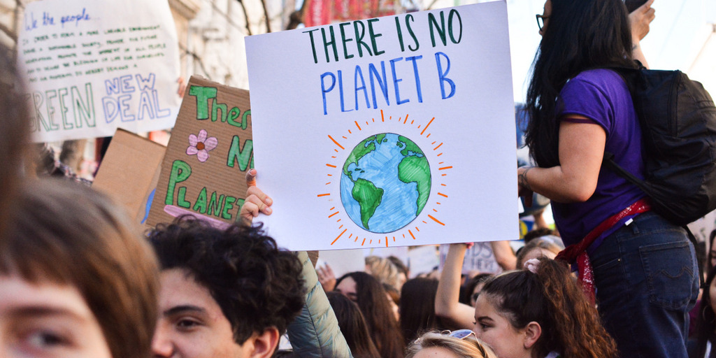 At a "Fridays for Future" rally in San Francisco, a female protester is carrying a sign bearing the text "There is no planet B".