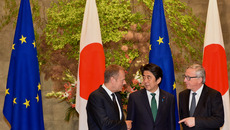 Tusk-Abe-Juncker_18236437451_2a6cb40bbe_o.jpg(© European Union / European External Action Service / Flickr - CC BY-NC-ND 2.0, https://creativecommons.org/licenses/by-nc-nd/2.0/)