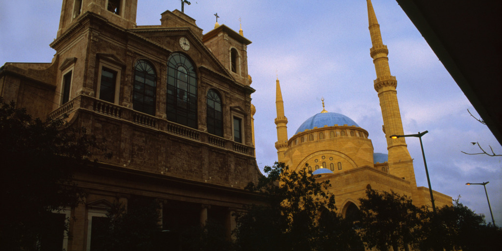 View at the Christian St. Georgs-Cathedral and the Mohammed-al-Amin-Mosque in Beirut, Lebanon.