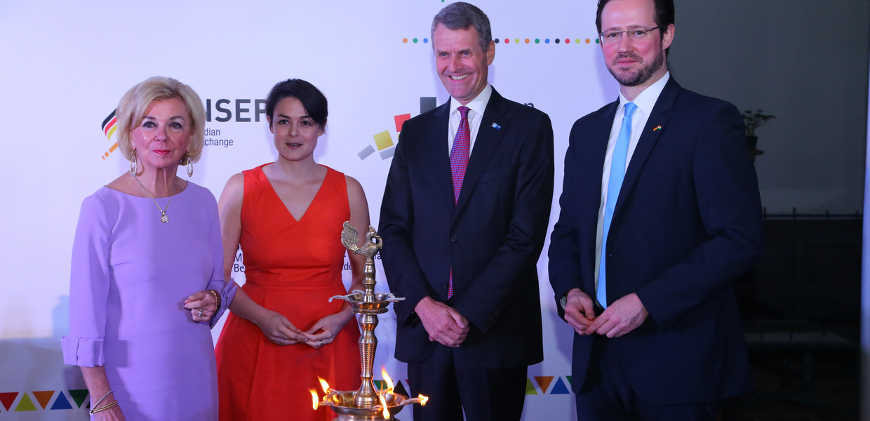 (© Gravity Event Management) Liz Mohn, Angela de Giacomo (Indien Koordinatorin, GINSEP), Bernhard Steinrücke (Leiter, Indo-German Chamber of Commerce) und Dirk (Staatssekretär beim BMWi)