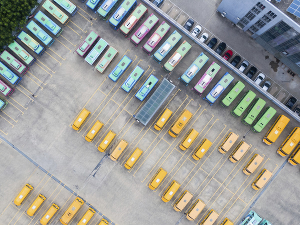 AdobeStock_455821069_Konzern_Premium_EZ(© © YiChao Ma/Stocksy - stock.adobe.com)