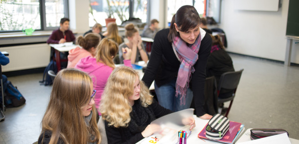 Kinder im KlassenraumKinder im KlassenraumKinder im Klassenraum