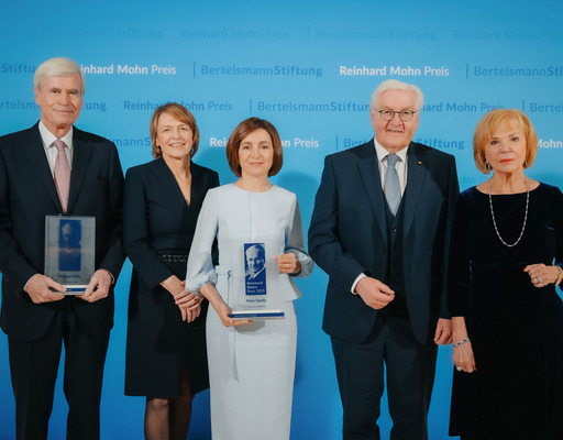 Group photo with the winners of the Reinhard Mohn Prize 2025