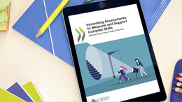 Tablet mit dem Titel der Broschüre: Innovating Assessments to Measure and Support Complex Skills