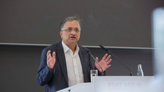 Guha_Desk(© Sebastian Pfütze)