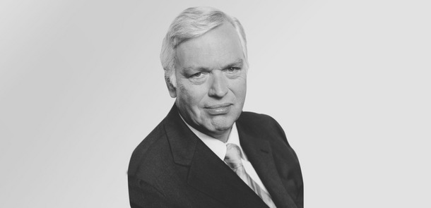 Porträtfoto von Frank Wössner