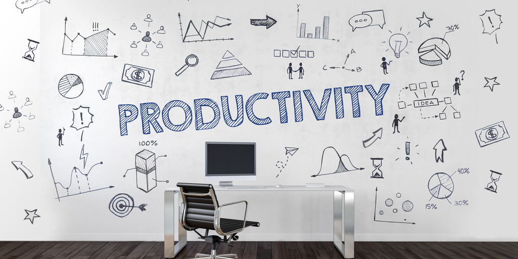 Das Wort Productivity wurde an eine Wand gesprüht, davor steht ein Schreibtisch
