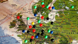 Landkarte mit Auszug aus Europa. In jedem EU-Land steckt eine Nadel