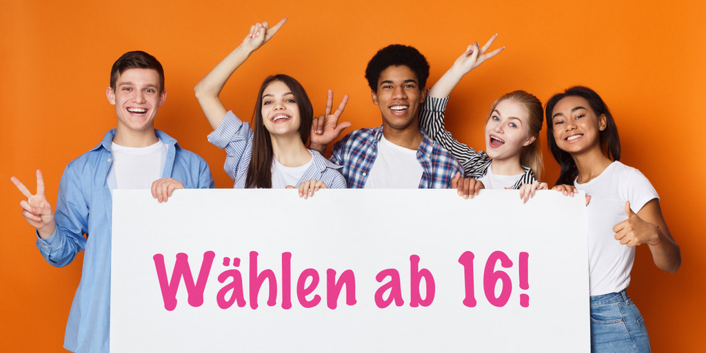 Gruppe Teenager mit Schild Wählen ab 16