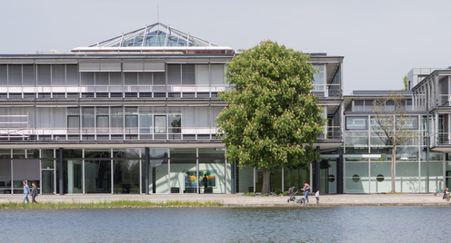 Exterior view of the Bertelsmann Stiftung in the sunshine