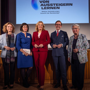Daniela Schwarzer, Vorständin Bertelsmann Stiftung; Elisabeth Niejahr, Geschäftsführerin Gemeinnützige Hertie-Stiftung; Julia Klöckner, Bundestagspräsidentin; Philipp Amthor, MdB; Annette Schavan, Bundesministerin a.D. und Vorständin Gemeinnützige Hertie-Stiftung