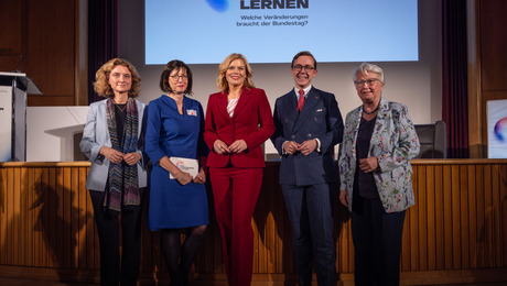 Daniela Schwarzer, Vorständin Bertelsmann Stiftung; Elisabeth Niejahr, Geschäftsführerin Gemeinnützige Hertie-Stiftung; Julia Klöckner, Bundestagspräsidentin; Philipp Amthor, MdB; Annette Schavan, Bundesministerin a.D. und Vorständin Gemeinnützige Hertie-Stiftung