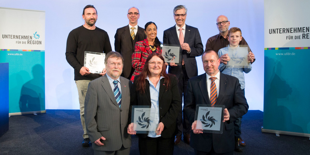 Gruppenbild der Preisträger bei der Preisverleihung von "Mein gutes Beispiel" 2016 in Berlin.