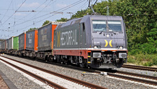 container-train-1866348_1920.jpg(© hpgruesen / Erich Westendarp / pixabay.com - CC0, Public Domain, https://creativecommons.org/publicdomain/zero/1.0/deed.de)