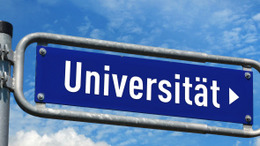 Straßenschild zur Universität
