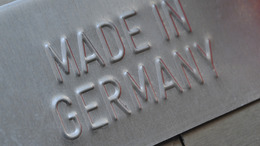 In Metall geprägter Schriftzug: Made in Germany