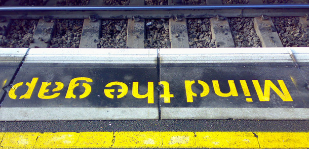 Mind-The-Gap.jpg(© Banalities / Flickr - CC BY 2.0, https://creativecommons.org/licenses/by/2.0/)
