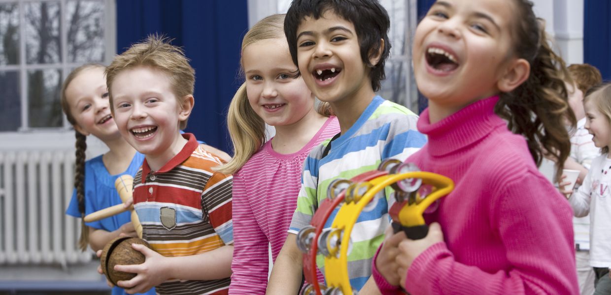 (© Lesley Lister/SolStock/iStockphoto) Musikalische Grundschule