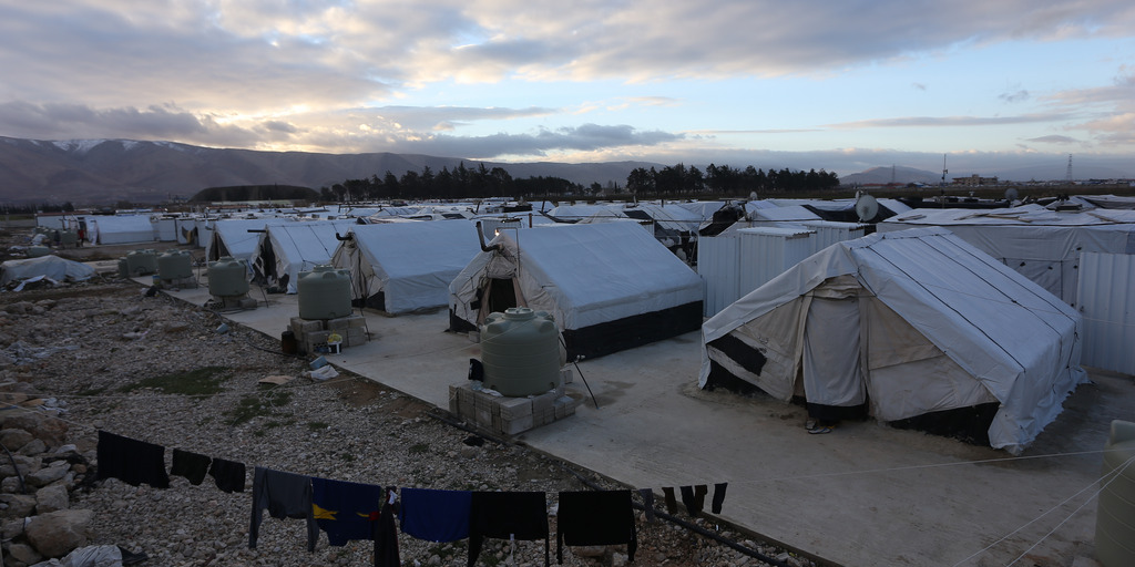 Foto von Zeltreihen in einem Flüchtlingslager